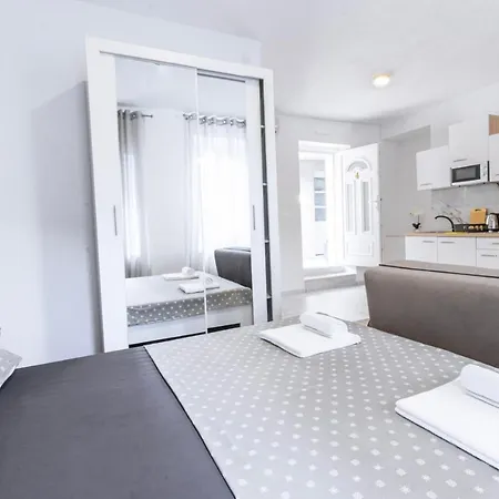 Apartments Florian Lopud Zewnętrze zdjęcie